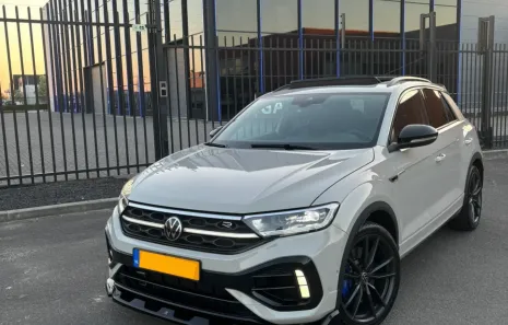 Huur Volkswagen T-Roc R + Akra