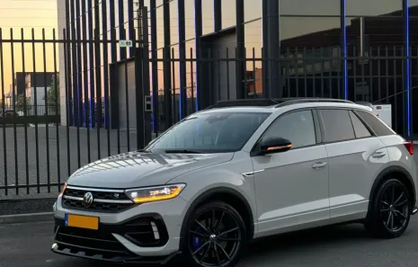 Huur Volkswagen T-Roc R + Akra