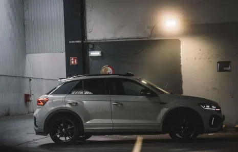 Huur Volkswagen T-Roc R + Akra