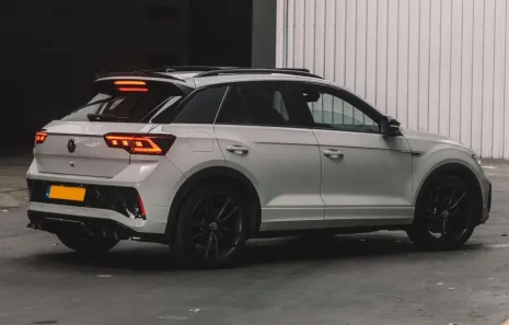 Huur Volkswagen T-Roc R + Akra