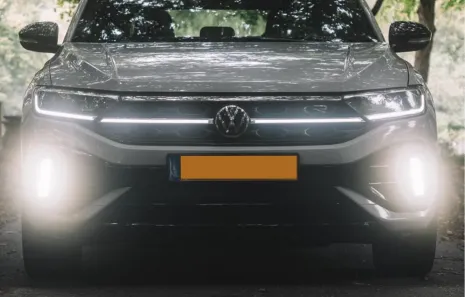 Huur Volkswagen T-Roc R + Akra