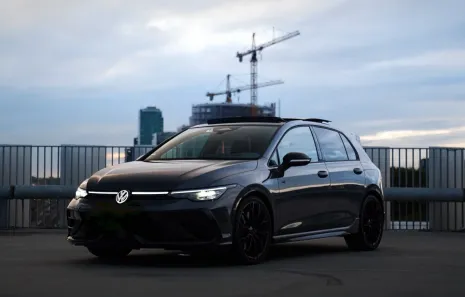 Huur Volkswagen Golf 8.5R Black Edition