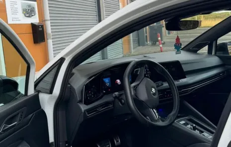 Huur Volkswagen Golf 8R Performance
