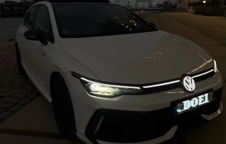 Huur Volkswagen Golf 8.5R + Akra