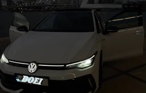 Huur Volkswagen Golf 8.5R + Akra