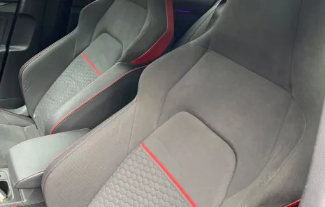 Huur Volkswagen Golf 8 GTI Clubsport