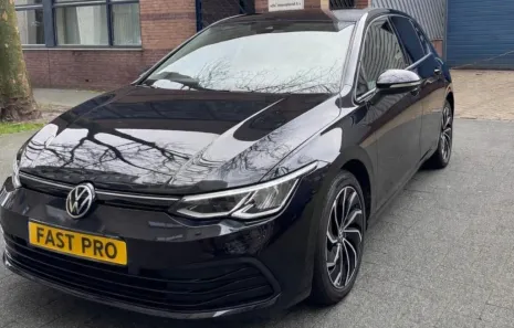 Huur Volkswagen Golf 8 eTSI