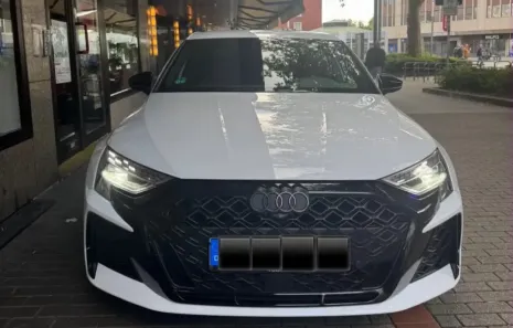 Huur Audi RS3 Limousine