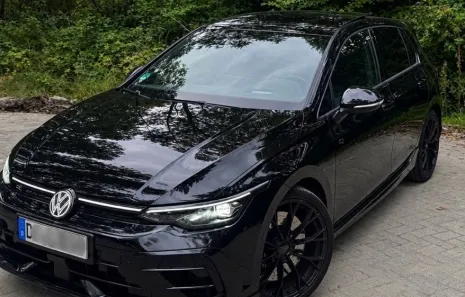 Huur Volkswagen Golf 8.5R Black Edition