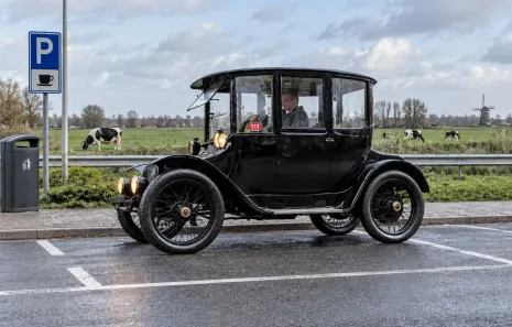 Huur Detroit Electric