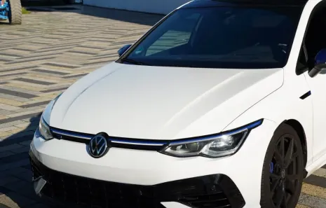 Huur Volkswagen Golf 8R 20 Years Edition