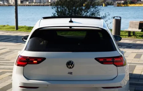 Huur Volkswagen Golf 8R 20 Years Edition