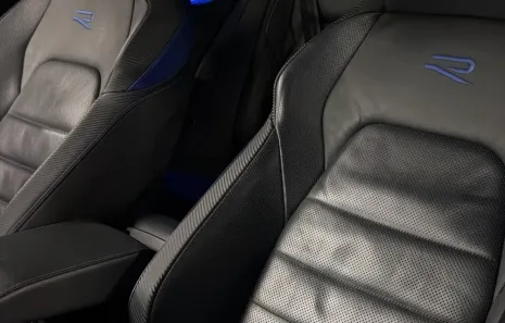 Huur Volkswagen Golf 8.5R Black Edition