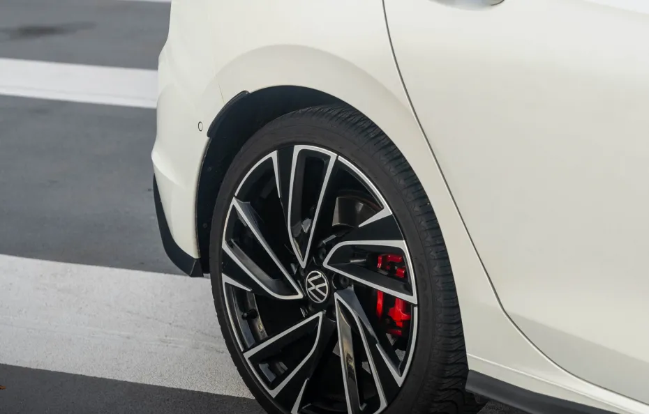 huur Volkswagen Golf 8 GTI 1