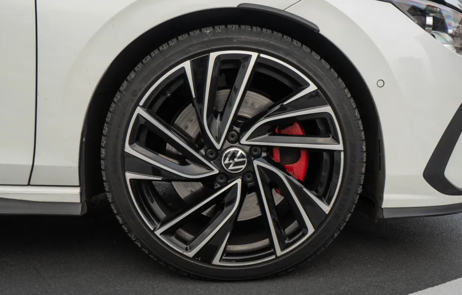 huur Volkswagen Golf 8 GTI 1