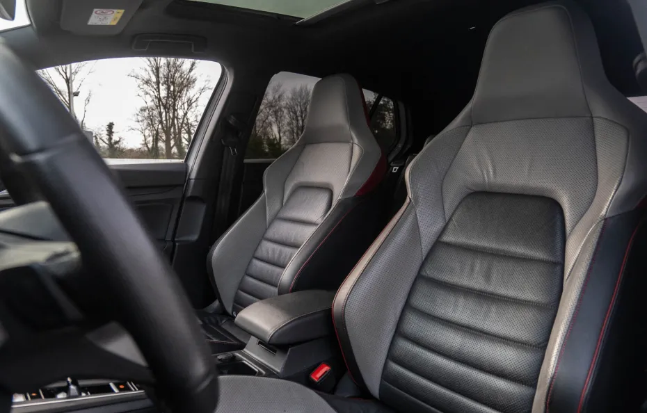 huur Volkswagen Golf 8 GTI 1