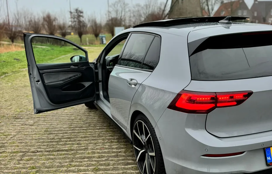 huur Volkswagen Golf 8 R-Line