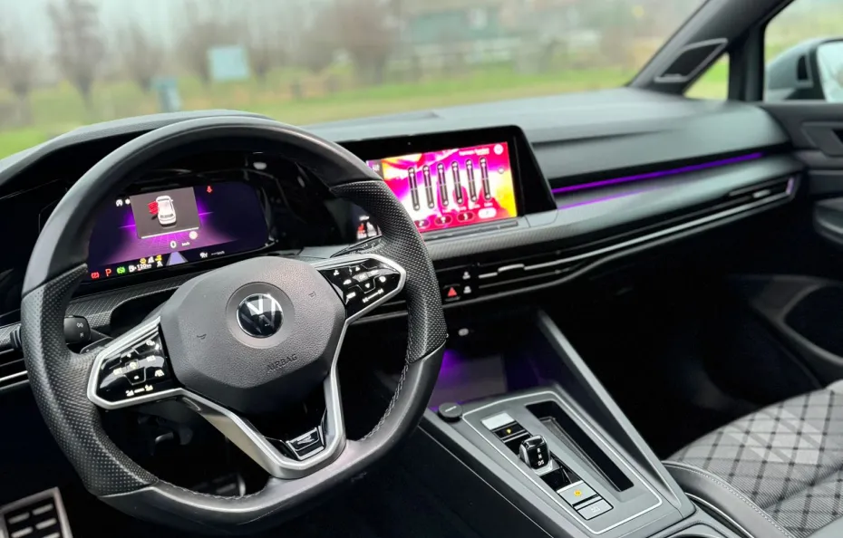 huur Volkswagen Golf 8 R-Line