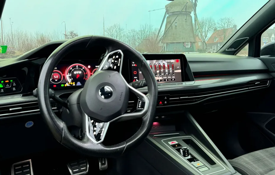 huur Volkswagen Golf 8 GTD 1