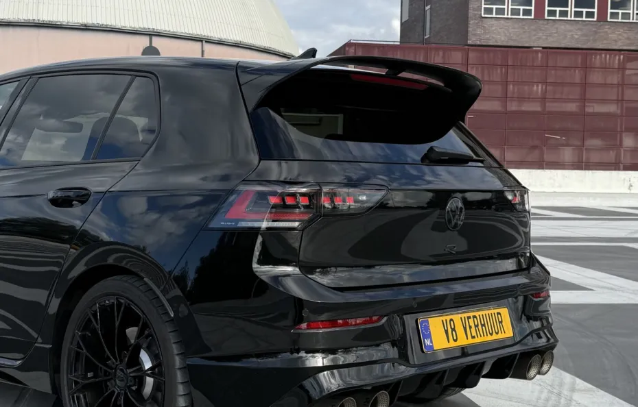 huur Volkswagen Golf 8.5R + Akra