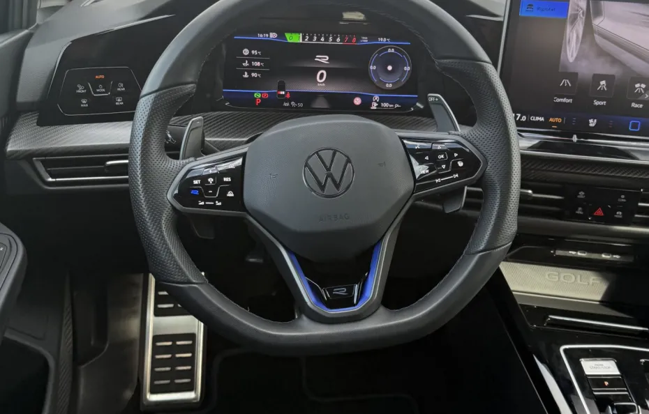 huur Volkswagen Golf 8.5R + Akra