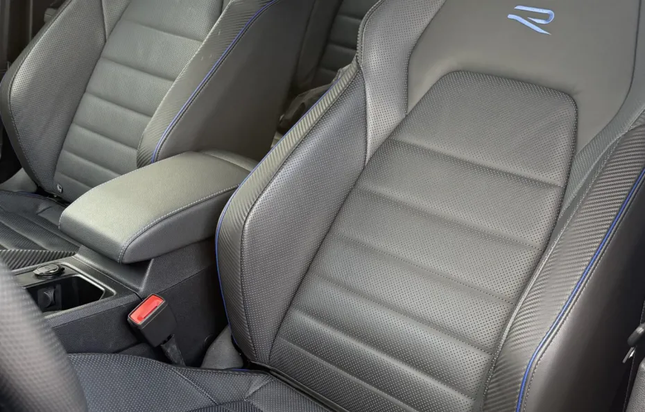 huur Volkswagen Golf 8.5R + Akra