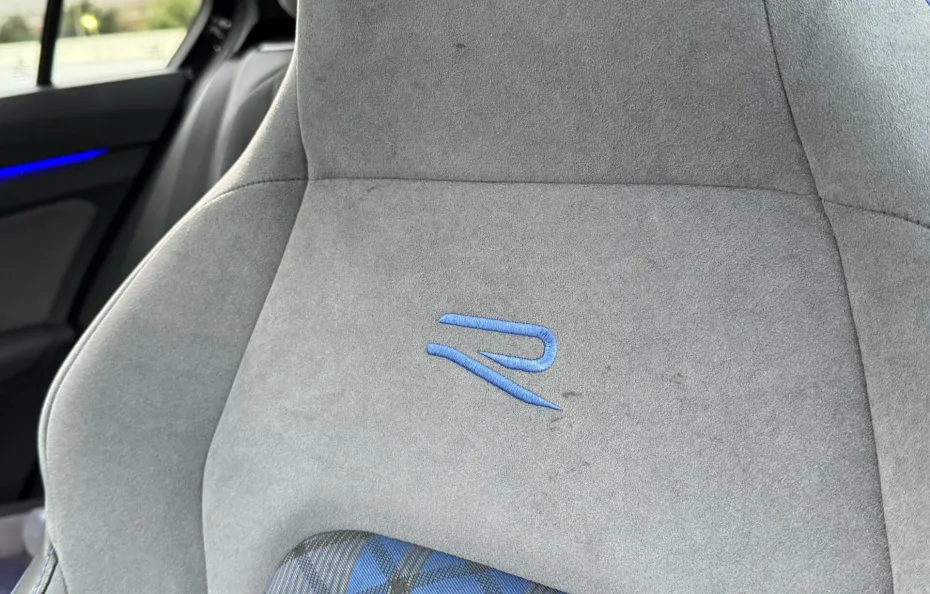 huur Volkswagen Golf 8R Performance 1