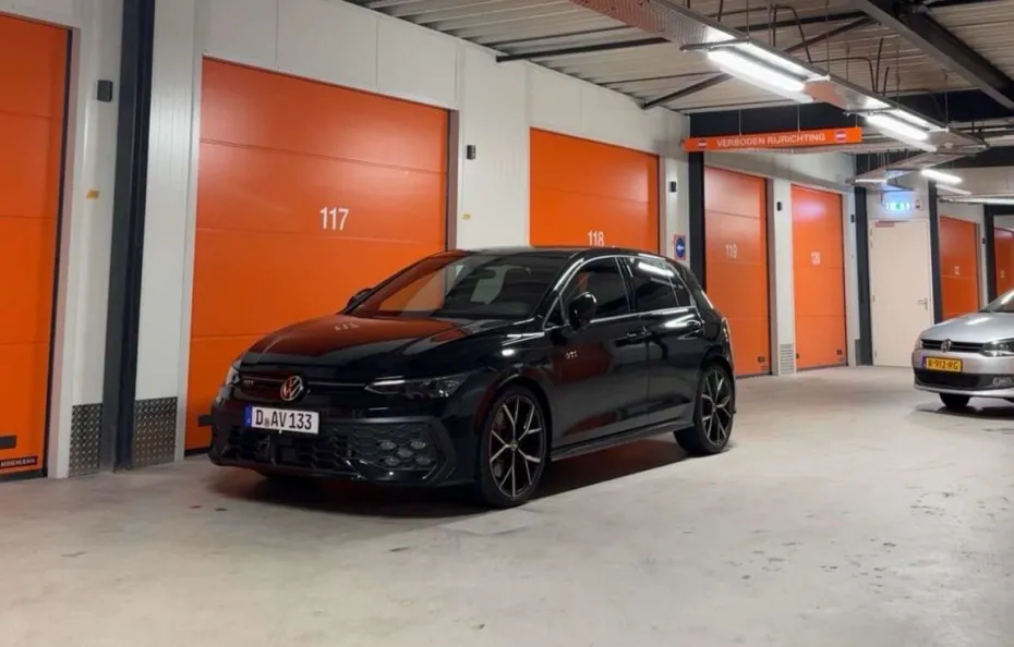 huur Volkswagen Golf 8.5 GTI 1