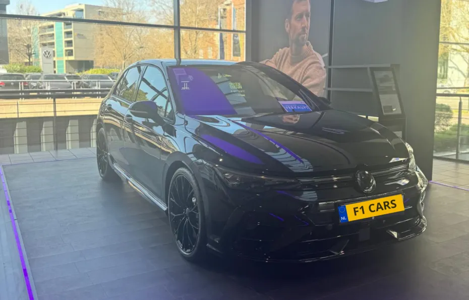 huur Max Verstappen 8.5R Performance Black Edition + Akra 1