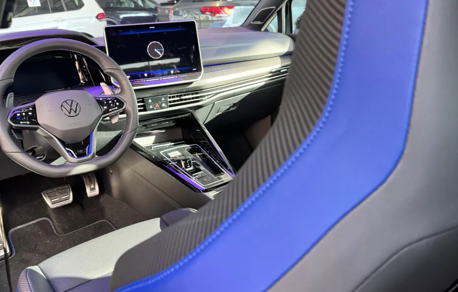 huur Max Verstappen 8.5R Performance Black Edition + Akra