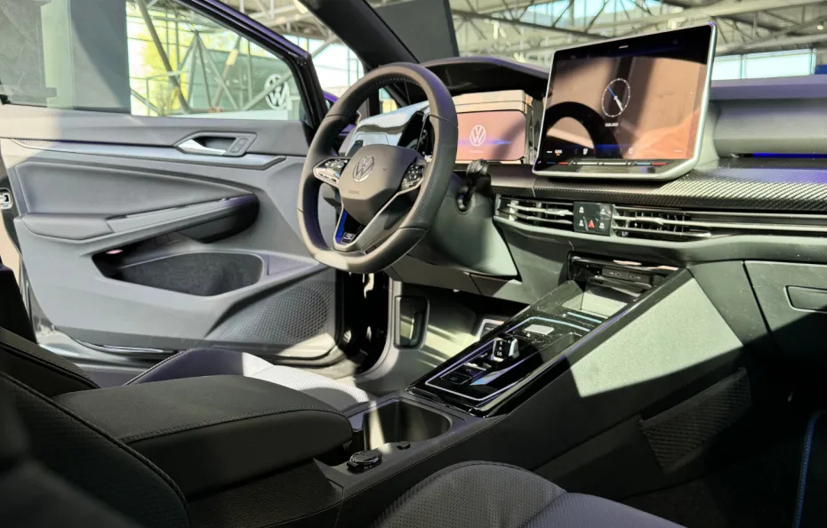 huur Max Verstappen 8.5R Performance Black Edition + Akra