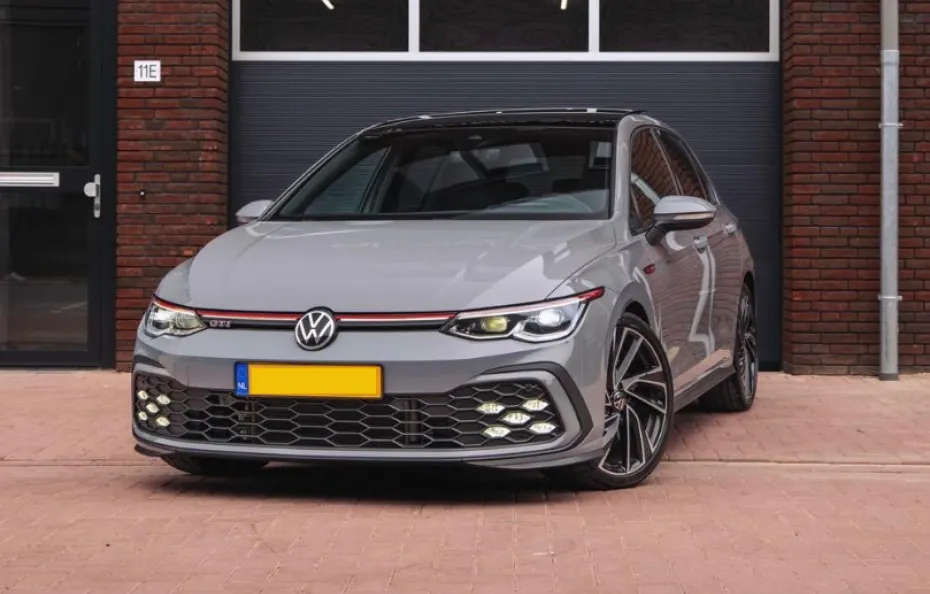 huur Volkswagen Golf 8 GTI 1