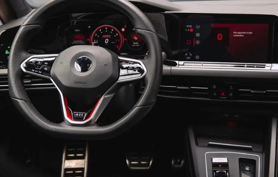 huur Volkswagen Golf 8 GTI 1