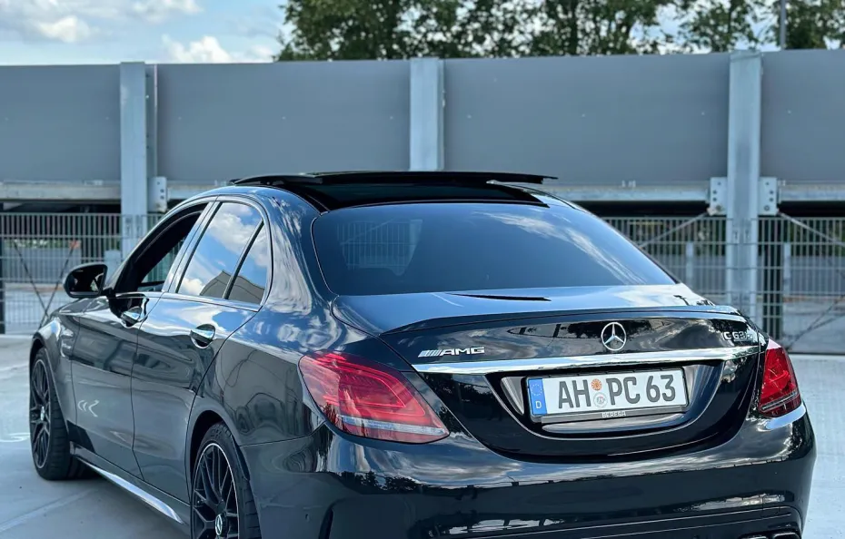 huur Mercedes-Benz C63s AMG 1