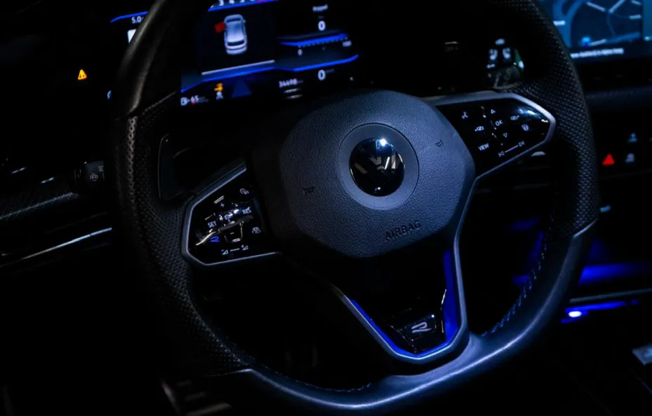 huur Volkswagen Golf 8R 1