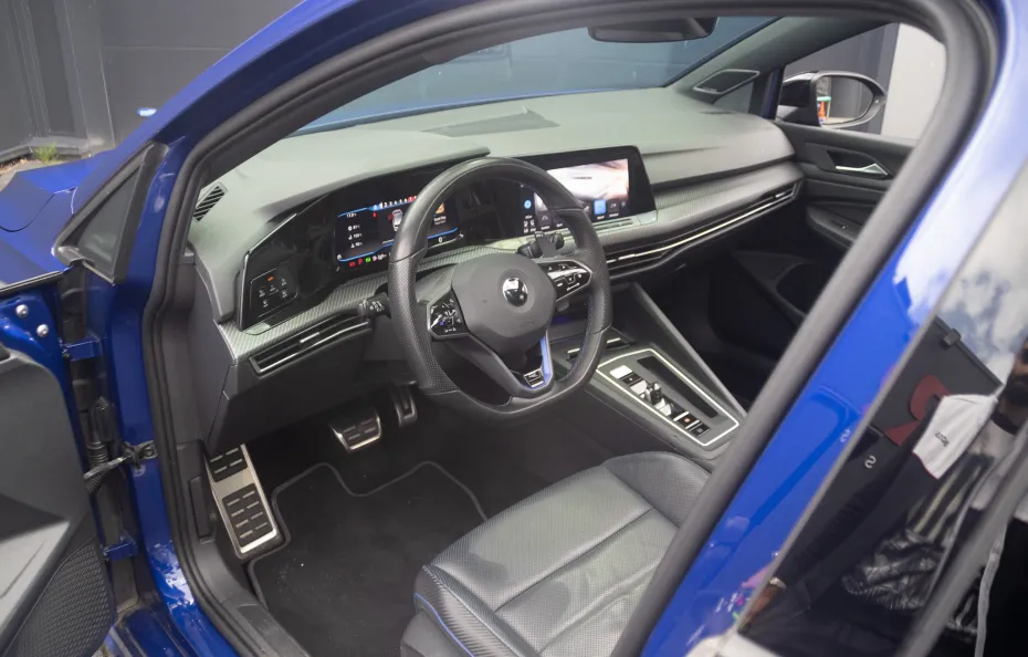 huur Volkswagen Golf 8R Performance 1