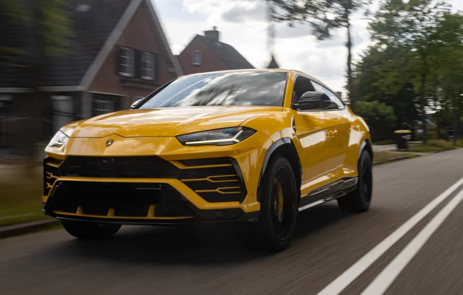 huur Lamborghini Urus 1