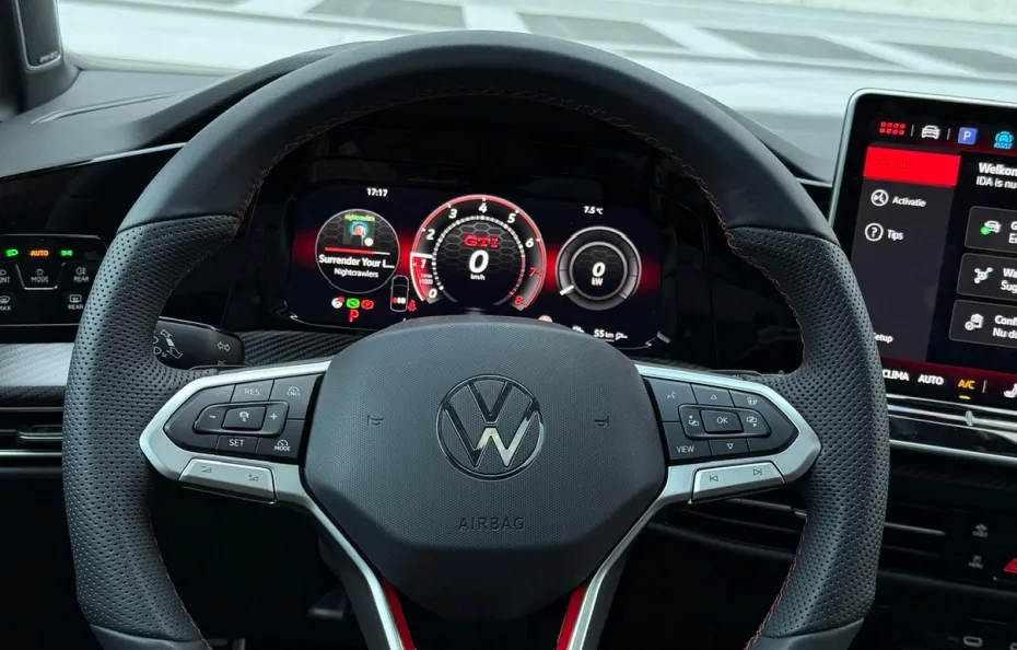 huur Volkswagen Golf 8.5 GTI Clubsport 1