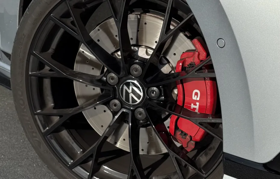 huur Volkswagen Golf 8.5 GTI Clubsport 1