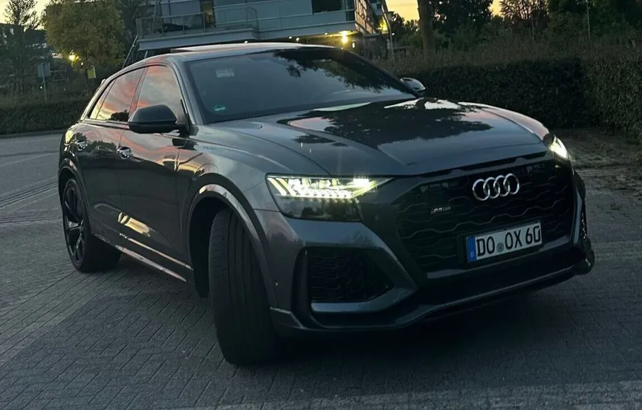 huur Audi RSQ8 Performance 1
