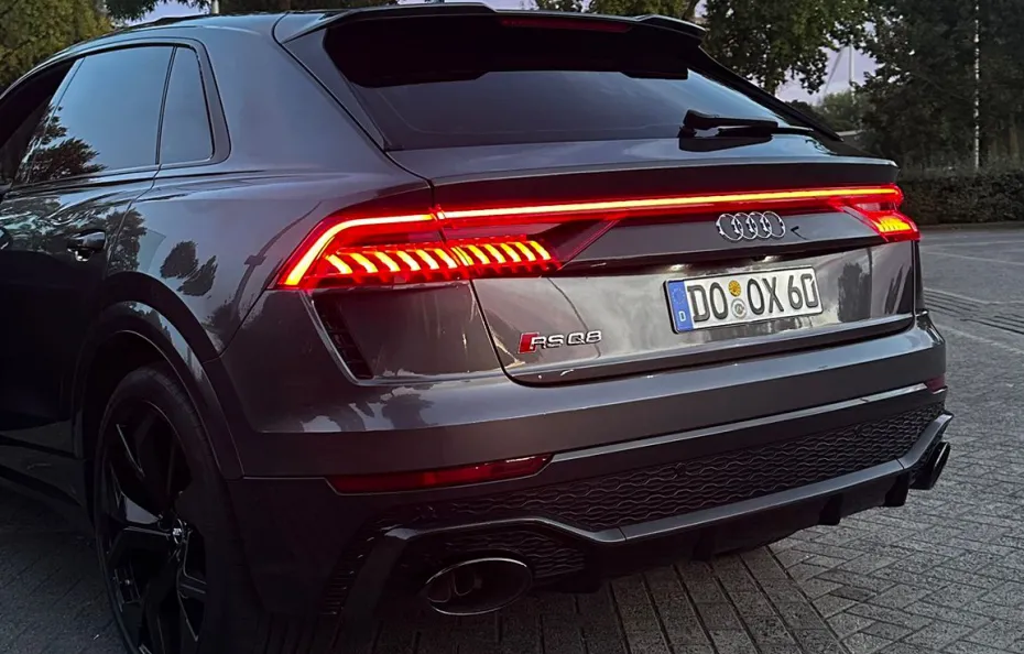 huur Audi RSQ8 Performance 1