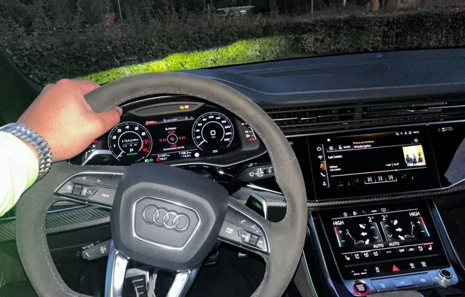 huur Audi RSQ8 Performance 1