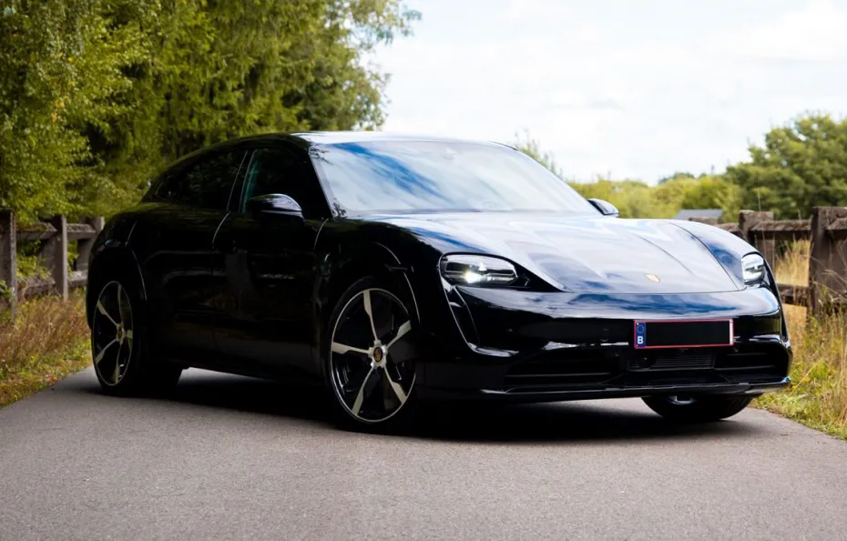 huur Porsche Taycan 1