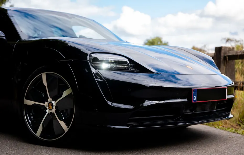 huur Porsche Taycan 1