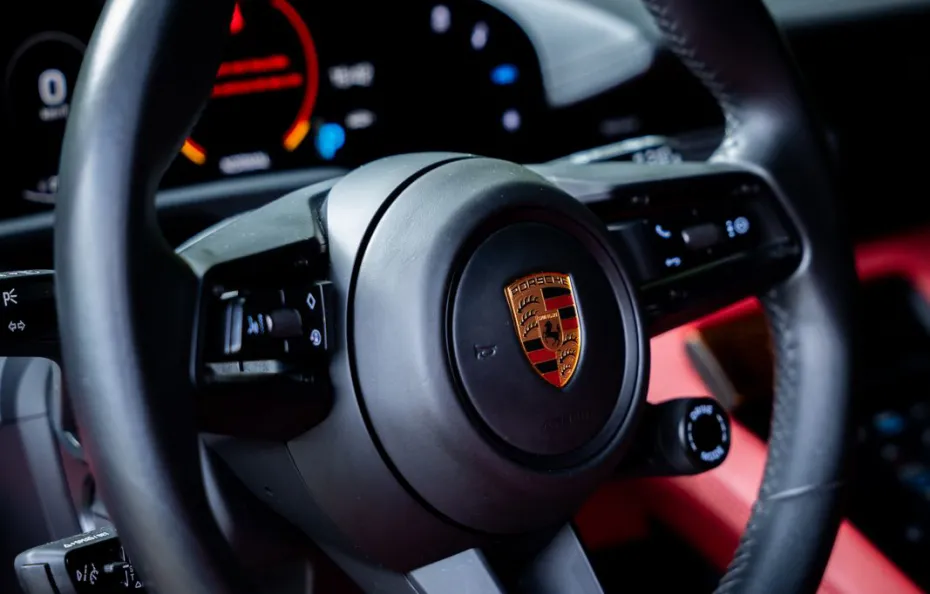 huur Porsche Taycan 1