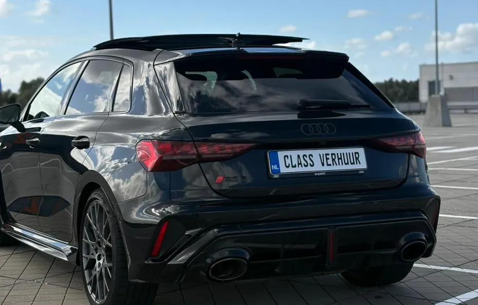 huur Audi RS3 Sportback (Kuipstoelen) 1