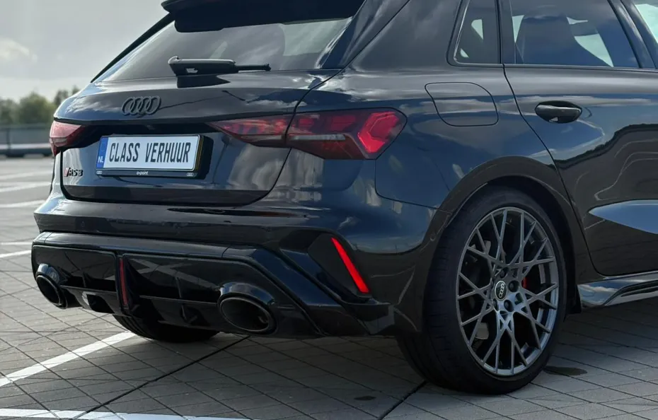 huur Audi RS3 Sportback (Kuipstoelen) 1
