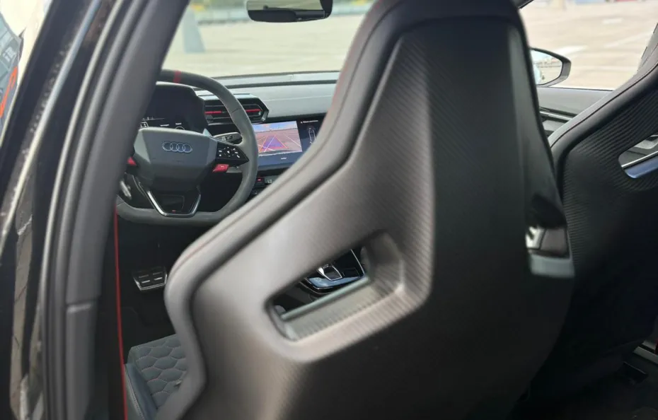 huur Audi RS3 Sportback (Kuipstoelen) 1