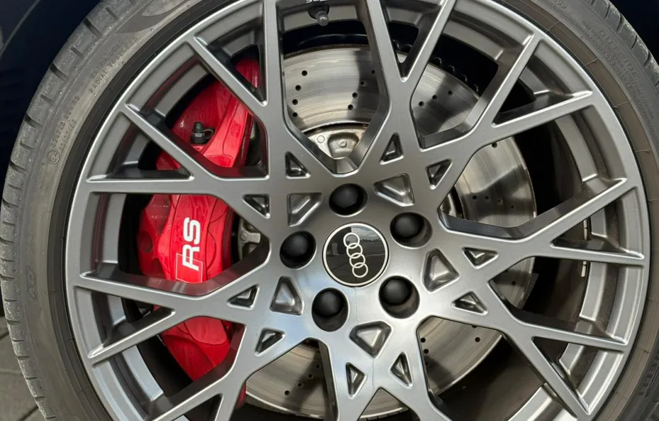 huur Audi RS3 Sportback (Kuipstoelen) 1