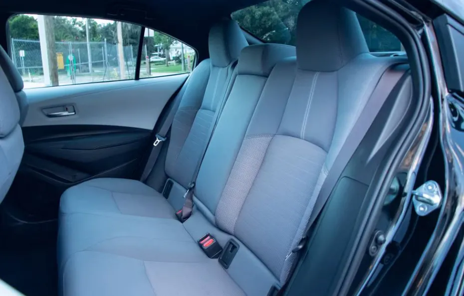 huur Toyota Corolla 1